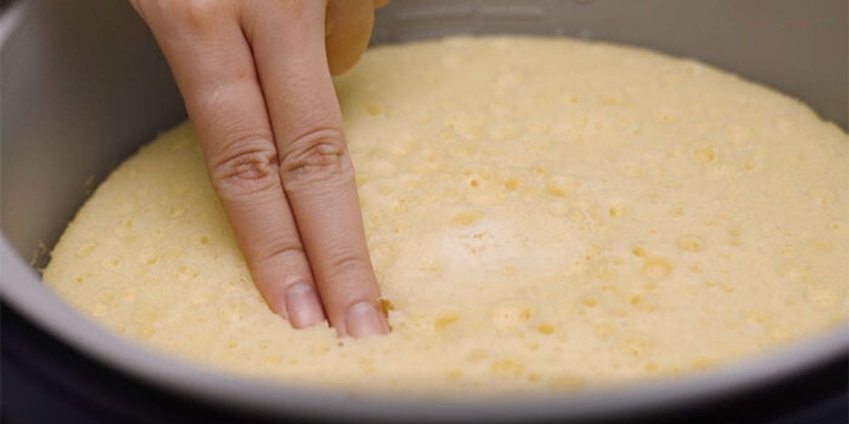 Bánh bông lan đã chín không bị lõm