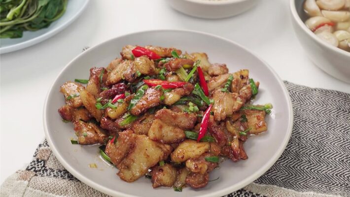 Cách làm món thịt ba chỉ rang cháy cạnh ngon cho mọi nhà
