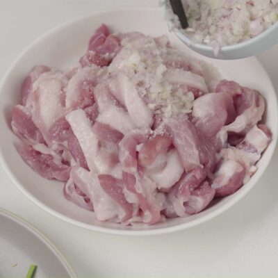 Cách làm món thịt rang cháy cạnh ngon cho mọi nhà